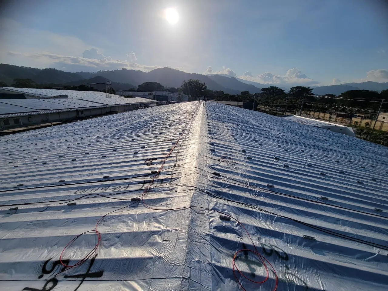 Estructura de montaje solar sobre cubierta industrial